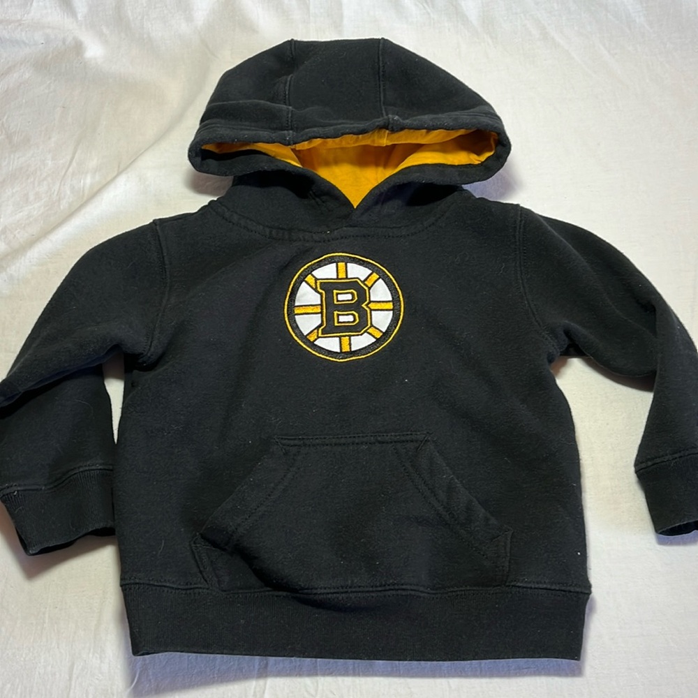 24M Boston Bruins hockey hoodie